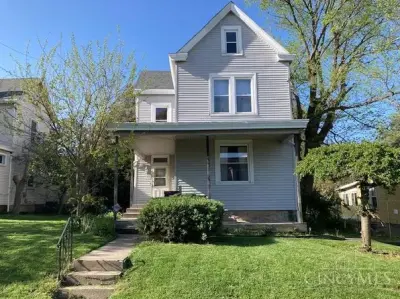 4 Bedroom Apartment 3502 Woodbine Ave