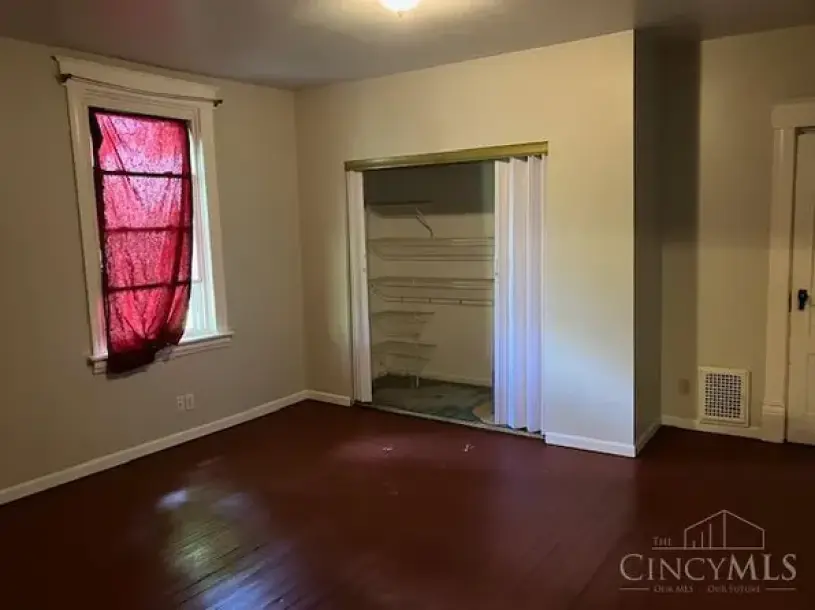 4 Bedroom Apartment 3502 Woodbine Ave-18