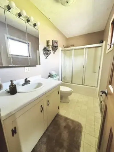 16770 Bridge Rd, Middlefield, OH 44062