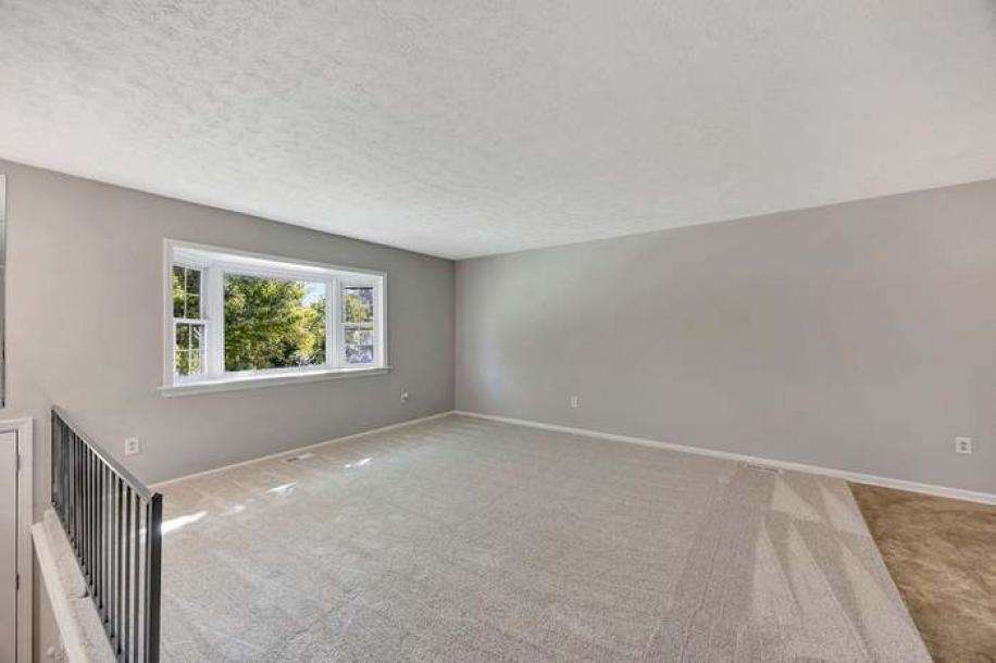 873 Tradewind Dr, Mason, OH 45040-16