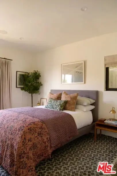 8951 St Ives Dr, West Hollywood, CA 90069-8