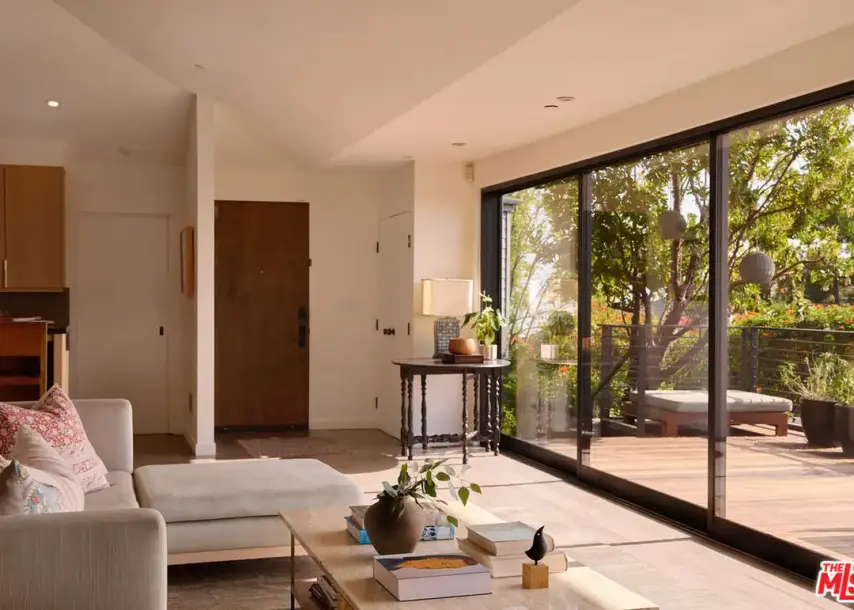 8951 St Ives Dr, West Hollywood, CA 90069-3