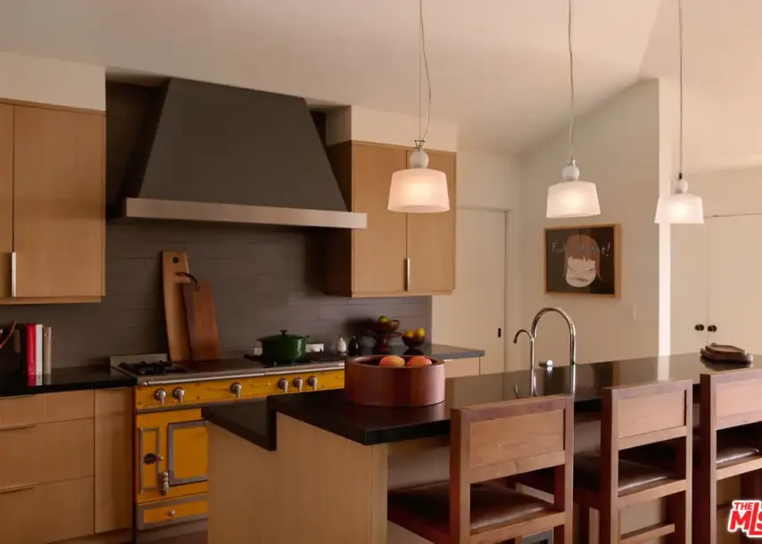 8951 St Ives Dr, West Hollywood, CA 90069-12