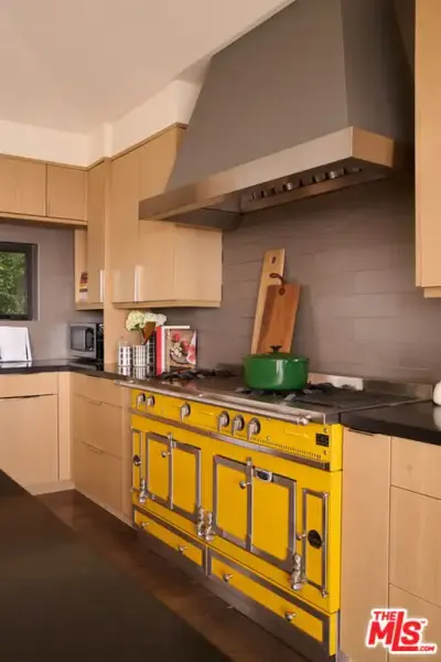 8951 St Ives Dr, West Hollywood, CA 90069