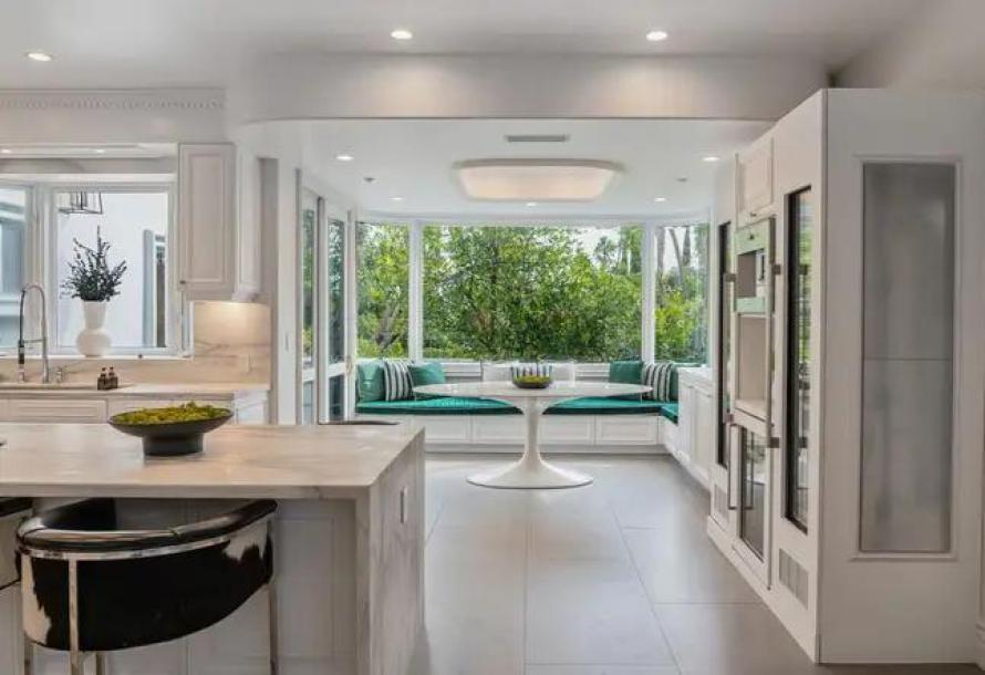 402 Doheny Rd, Beverly Hills, CA 90210-10