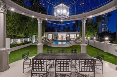 402 Doheny Rd, Beverly Hills, CA 90210