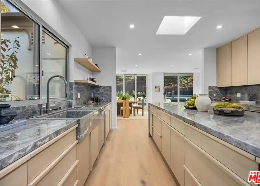 1836 Loma Vista Dr, Beverly Hills, CA 90210-11