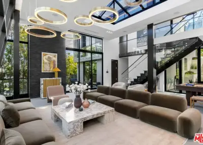 1317 Londonderry Pl, Los Angeles, CA 90069