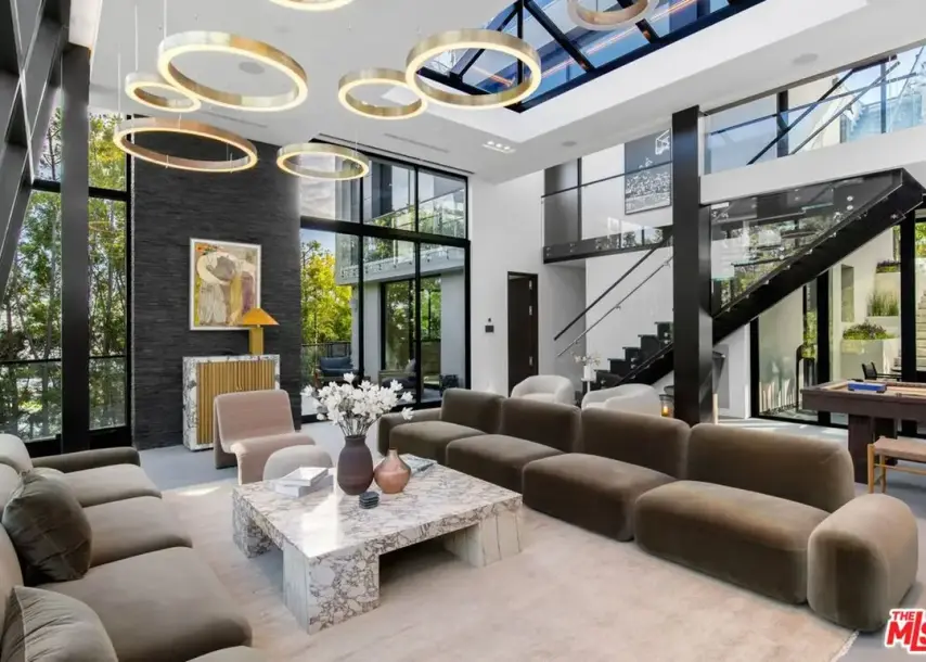 1317 Londonderry Pl, Los Angeles, CA 90069-1