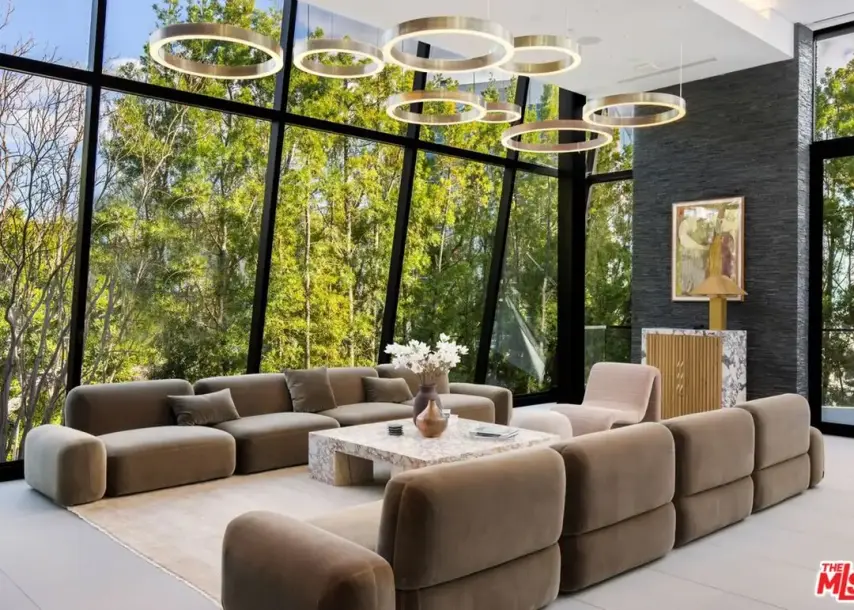 1317 Londonderry Pl, Los Angeles, CA 90069-6