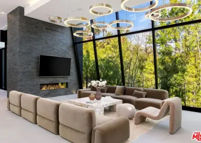 1317 Londonderry Pl, Los Angeles, CA 90069