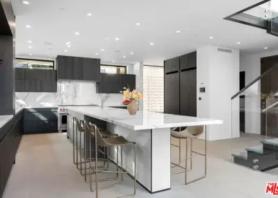 1317 Londonderry Pl, Los Angeles, CA 90069