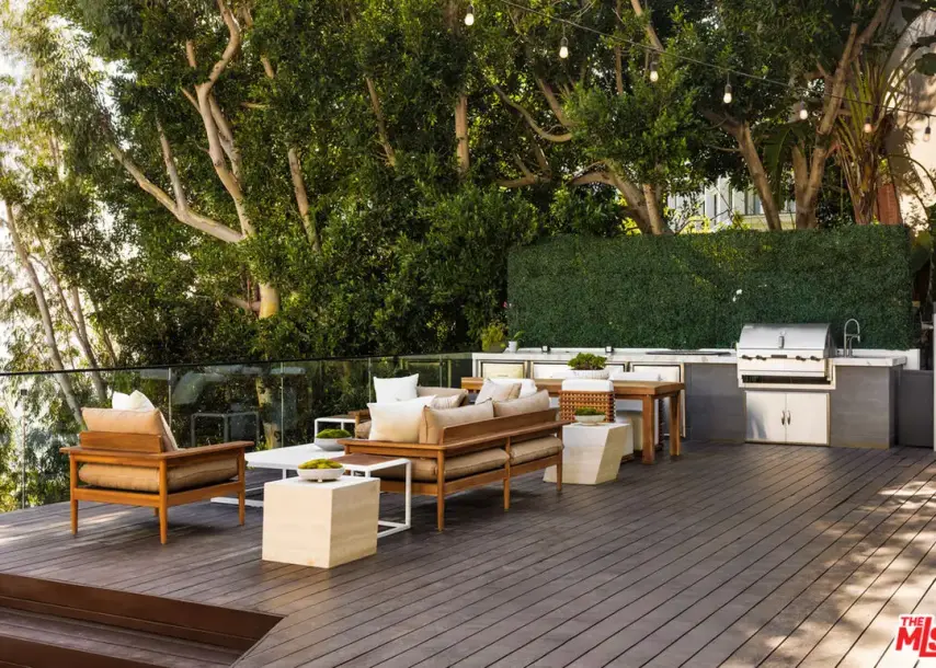 8650 Franklin Ave, Los Angeles, CA 90069-10