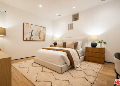 8650 Franklin Ave, Los Angeles, CA 90069