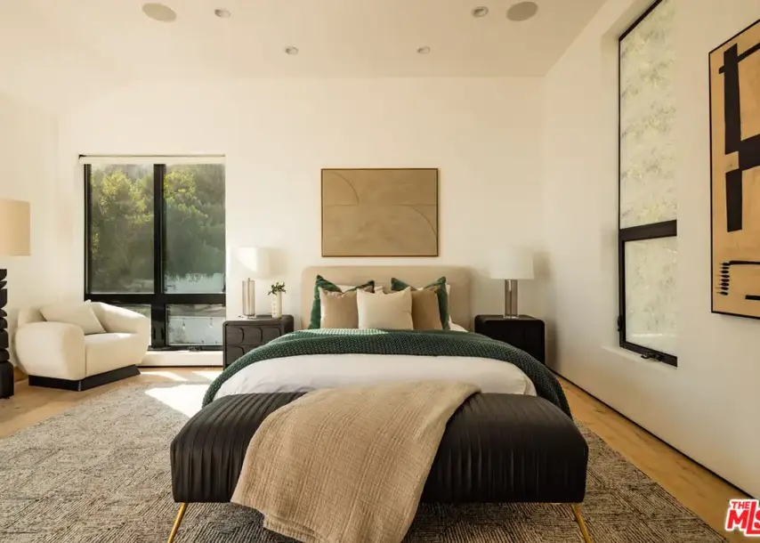 8650 Franklin Ave, Los Angeles, CA 90069-9