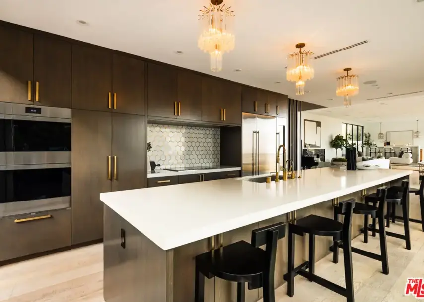 8650 Franklin Ave, Los Angeles, CA 90069-8